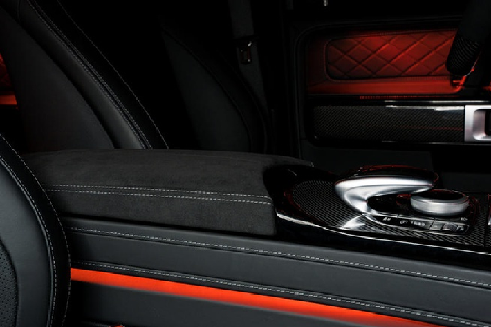 Brabus tối ưu động cơ tăng áp kép V8 4.0L đẩy công suất lên 691 mã lực, tăng hơn 100 mã lực so với Mercedes-AMG G63 nguyên bản.