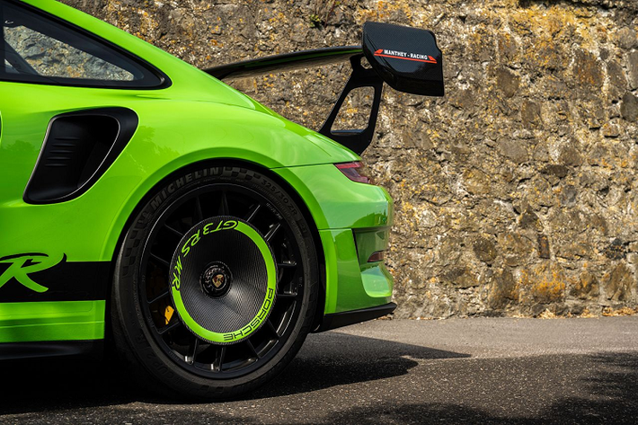 Về mặt hiệu năng, Manthey-Racing sẽ không nâng cấp động cơ cho 911 (991.2) GT3 RS. Xe vẫn sử dụng động cơ boxer 6 xylanh, dung tích 4.0 lít hút khí tự nhiên.