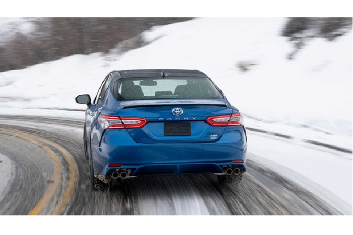 Mức giá xe Toyota Camry AWD 2020 chênh này cũng tương tự với các bản cao hơn, lần lượt gồm SE, XLE, XSE, và Nightshade tại thị trường Mỹ.