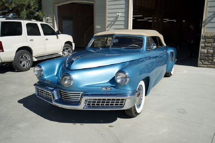Một chiếc xe mui trần Tucker Convertible 1948 mới đây đã được rao bán trên eBay. Với giá yêu cầu 2.175.000 USD (hơn 50 tỷ đồng), đây là một chiếc mui trần độc đáo và có lịch sử đầy thú vị.