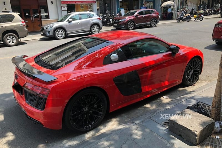 Đặc biệt, hãng xe sang Audi còn trang bị cho xe hệ thống ống pô cải tiến với tiếng pô có thể thay đổi tùy thuộc chế độ lái.