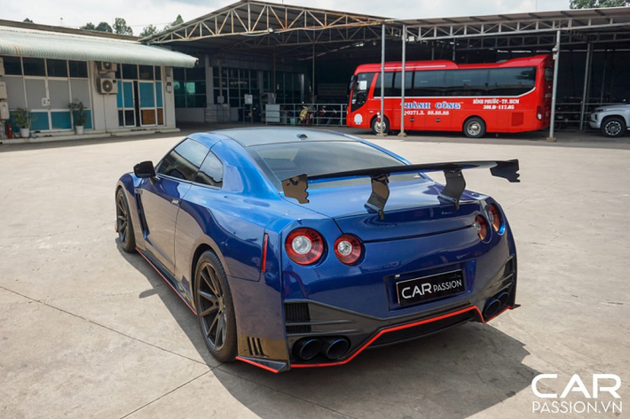Theo chia sẻ từ vị chủ nhân tâm huyết, tổng mức giá độ xe Nissan GT-R của mình đến nay đã hơn 1 tỉ Đồng. Sau quãng thời gian sở hữu hơn 5 năm, anh và người bạn đồng hành chiếc Nissan GT-R R35 đã cùng nhau tham gia nhiều hành trình cùng các anh em RS Turbo, CarPassion Team và JDM Việt Nam với tổng quãng đường hơn 35 ngàn kilômét.