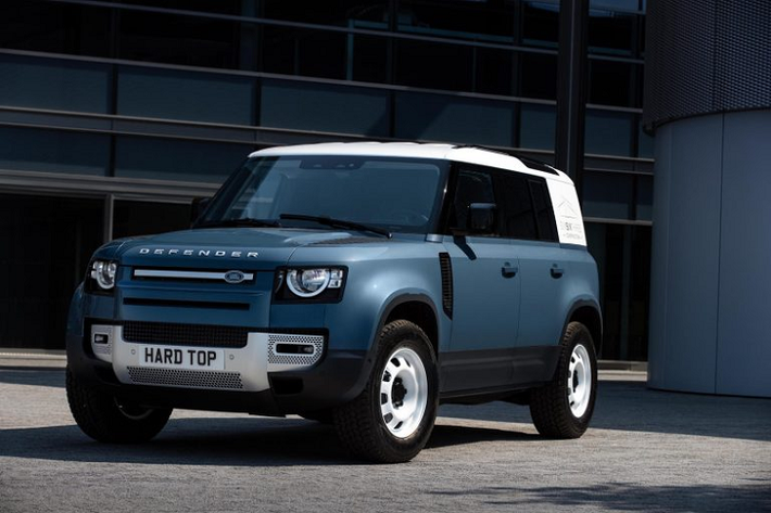 Chiếc Land Rover Defender mới vẫn có thể được sử dụng để làm một chiếc xe đi lại hàng ngày hay cùng bạn chinh phục các cung đường khó hay thậm chí là trở thành một chiếc xe tải nhỏ với biến thể Hard Top vừa được Land Rover ra mắt.