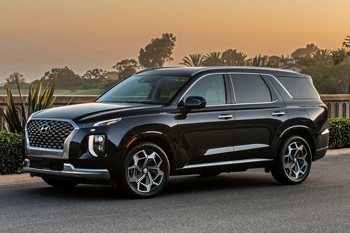 Hyundai Palisade thế hệ mới ra mắt từ năm 2019, nhưng dưới sức ảnh hưởng của dòng Kia Telluride, mẫu xe này vẫn chưa có được sự chú ý xứng đáng tại thị trường Mỹ. Nhằm gia tăng sức cạnh tranh ở thị trường lớn này, Hyundai đã giới thiệu thêm phiên bản Palisade Calligraphy tại Mỹ với nhiều nâng cấp về ngoại hình.