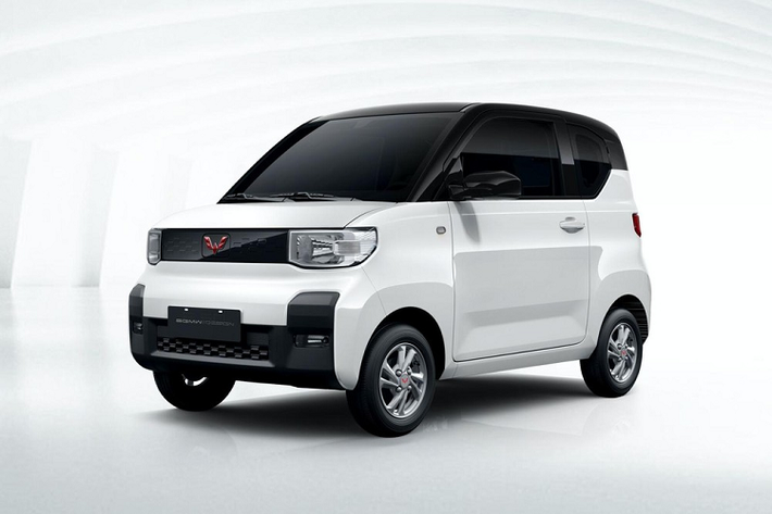 Trong vài ngày trở lại đây, thị trường ôtô Trung Quốc đang dần hồi phục khi các showroom mở cửa trở lại sau một thời gian dài tạm đóng cửa vì ảnh hưởng của dịch virus corona. Các hãng xe cũng vì thế mà giới thiệu những mẫu ôtô mới của mình như thương hiệu xe điện Wuling mới của liên doanh SAIC-GM-Wuling.