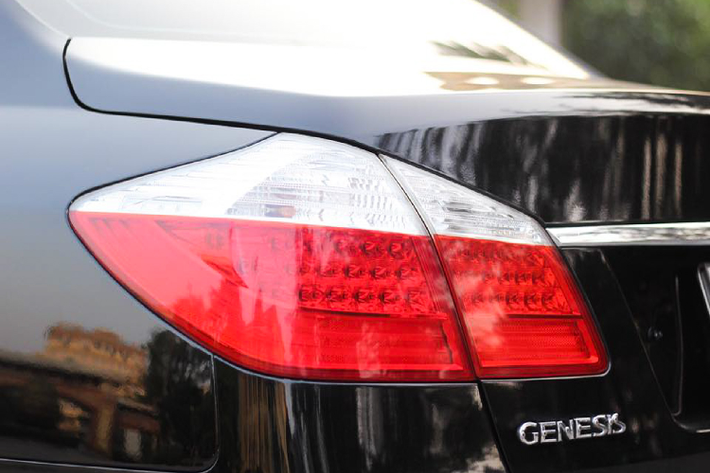 Cách đây hơn 10 năm, Hyundai Genesis (BH) được đánh dấu là dòng xe khởi đầu, đang từng biết thiết lập lên chỗ đứng trong thế giới sang của người Hàn. Hyundai Genesis (nay là Genesis) mang tham vọng cạnh tranh cùng các đối thủ lâu đời đến từ Đức như Mercedes-Benz, Audi hay BMW. Bước đi của Genesis như cách mà Toyota đã xây dựng thương hiệu Lexus, Honda với Acura hay Nissan với Infiniti.