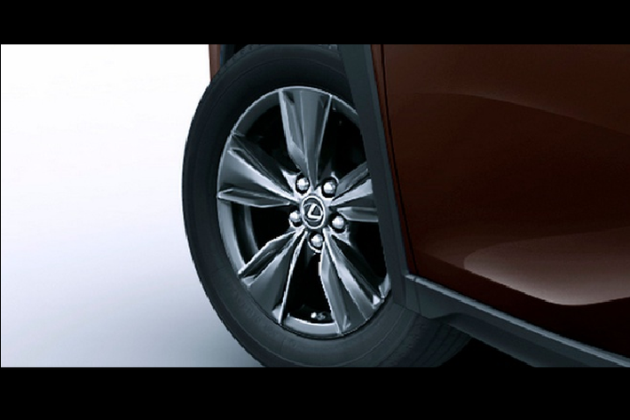 Về ngoại thất, mẫu xe crossover Lexus UX250h Brown Edition có 5 màu, thêm lựa chọn màu Amber Crystal Shine. Phiên bản đặc biệt của dòng crossover này sử dụng bộ la-zăng 17 inch, các chấu sơn màu xám kim loại đen (Dark Gray Metallic).