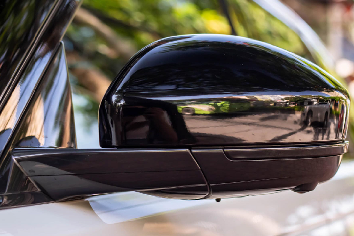 Xe Range Rover luôn là một trong những phương tiện xa xỉ có giá bán vượt xa tầm với của nhiều người. Nếu bạn còn trẻ, đang có khoảng 4,5 tỷ đồng để mua SUV hạng sang thì lựa chọn một chiếc Range Rover Velar trang bị đầy đủ “đồ chơi” đã qua sử dụng là một gợi ý không thể bỏ qua.