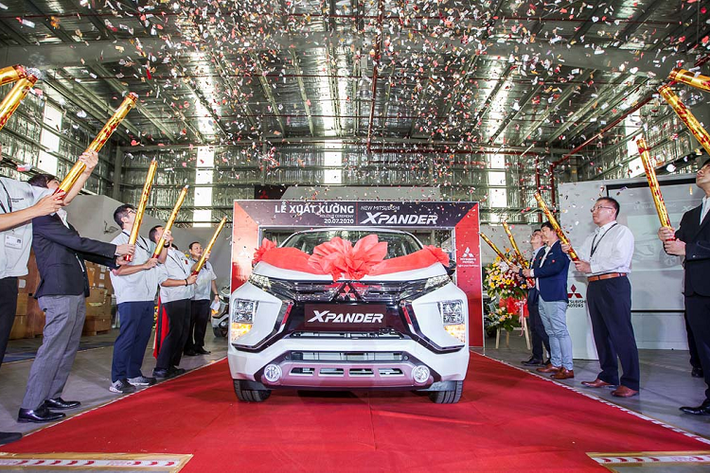 Cùng với việc bổ sung thêm phiên bản Xpander AT lắp ráp trong nước (CKD), Mitsubishi Motors Việt Nam đang phân phối 03 phiên bản Xpander. Cụ thể, giá xe Mitsubishi Xpander AT 2020: 630.000.000 Nhập khẩu; Xpander AT 2020 (CKD): 630.000.000 Lắp ráp trong nước; Xpander MT 2020: 550.000.000 Nhập khẩu.