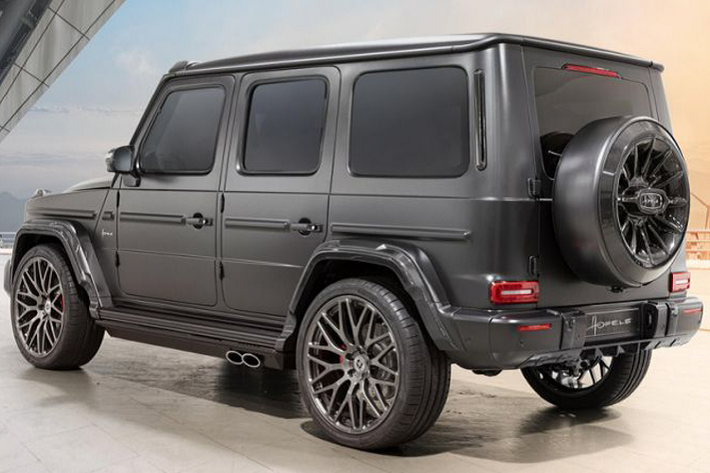 Tuy nhiên vì Hofele chỉ cung cấp gói trang bị về nội ngoại thất cho G-Class vì vậy khối động cơ V V8 tăng áp kép 4.0 lít dưới nắp ca-pô vẫn được giữ nguyên.