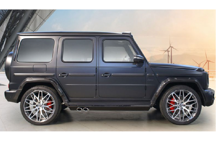 Tại Việt Nam, giá xe Mercedes G-Class G63 được phân phối chính hãng với mức bán ra từ 10,6 tỷ đồng. Trên thế giới, tùy chọn nâng cấp hay thấy nhất trên mẫu xe này là các gói độ của Brabus giúp tăng công suất và ngoại hình hầm hố hơn.
