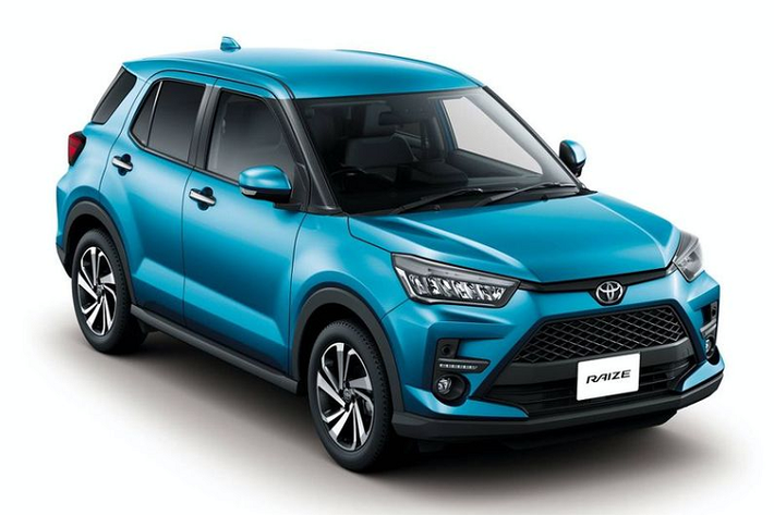 Theo số liệu từ Best Car Web thống kê, ngay từ tháng đầu tiên mở bán tại quê nhà Nhật Bản, tức tháng 11/2019, doanh số Toyota Raize đã đạt 7.484 xe. Bước sang tháng 12/2019, con số này tăng lên 9.117 xe. Tới tháng 1/2020, Toyota Raize bán ra 10.220 xe. Với doanh số trung bình khoảng 10.000 xe/tháng, Toyota Raize đã vượt qua người anh em Corolla Altis để trở thành mẫu xe bán chạy nhất Nhật Bản trong tháng 1/2020.
