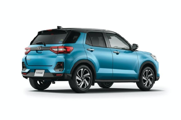 Với kỳ vọng ban đầu, Toyota ước tính sẽ bán ra khoảng 4.000 xe Raize/tháng. Tuy nhiên, thực tế doanh số bán ra của mẫu xe này lại gấp tới 2,5 lần kế hoạch đặt ra. Việc này đã gây ra sự quá tải trong hệ thống sản xuất. Dẫn tới việc khách hàng bắt buộc phải chờ đợi để có xe.