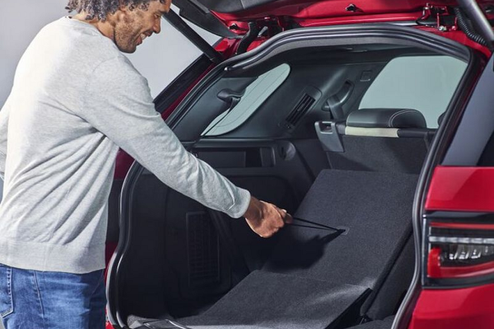 Kết cấu xe được tuyên bố là cứng hơn 13% so với phiên bản tiền nhiệm và bao gồm kết cấu khung phụ subframe mới có khả năng làm giảm độ rung cũng như tiếng ồn lọt vào bên trong cabin.