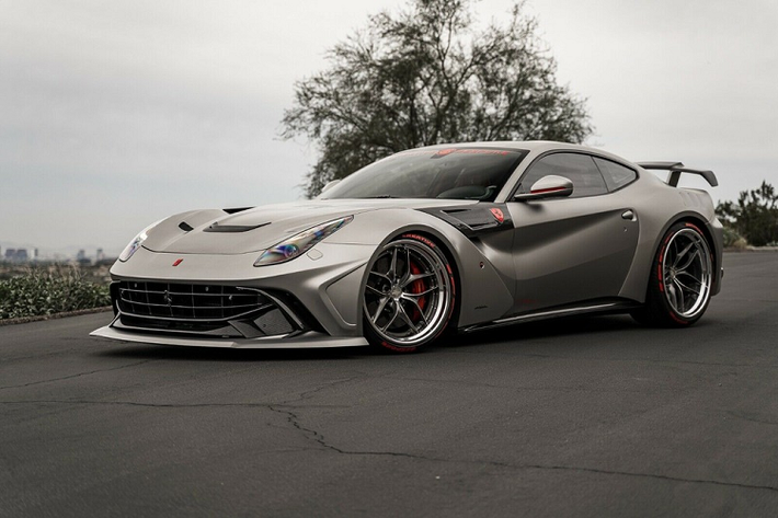 Siêu xe Ferrari F12 Berlinetta là một trong những mẫu GT đẹp nhất mà thương hiệu siêu xe Ý từng sản xuất, và chiếc đang được chào bán trên eBay này còn độ mọi thứ lên một đẳng cấp mới.