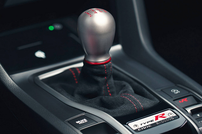 Hãng xe Honda còn cung cấp cho người dùng ứng dụng LogR giúp họ theo dõi chiếc xe hiệu năng cao của mình qua nhiều thông số khác nhau và 3 chế độ hoạt động.