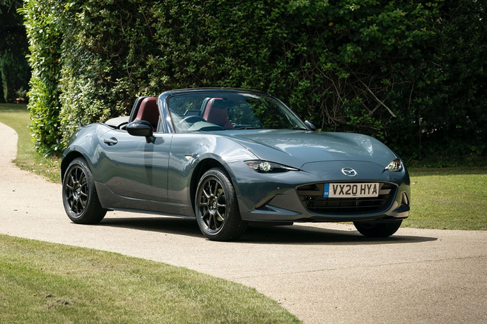 Mazda Anh quốc vừa trình làng phiên bản giới hạn của dòng xe thể thao Mazda MX-5 2020 mới, mang tên MX-5 R-Sport. Mẫu xe mới này hiện đã có mặt tại các cửa hàng của Mazda trên toàn nước Anh với số lượng chỉ 150 chiếc.