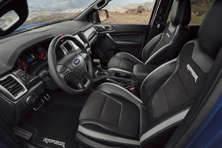 Dự kiến xuất hiện tại Down Under vào năm sau, Ranger Raptor V8 sẽ gia nhập đội hình cũng những người anh em Ford khác tại thị trường nội địa Úc bao gồm những mẫu tay lái nghịch như Mustang Shelby GT500 và biến thể R-Spec – phiên bản giới hạn sử dụng động cơ V8 Siêu nạp.