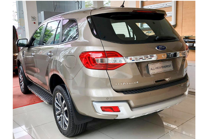 Việc các đại lý giảm giá mạnh cho một dòng xe cũ để nhanh chóng xả hàng là tin vui đối với những khách hàng có nhu cầu mua xe mới, tuy vậy các chủ sở hữu xe cũ ít nhiều sẽ thất vọng vì xe mất giá nhanh, bởi lẽ giá trị của xe cũ trên thị trường thường phụ thuộc nhiều vào giá xe mới.