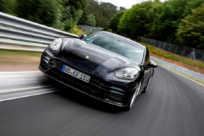 Lars Kern, chuyên gia lái xe của Porsche tại đường đua khắt khe nhất trên thế giới cho biết, khung gầm cải tiến và hệ truyền động của Panamera mới là điều đáng được chú ý trong suốt chặng đua.