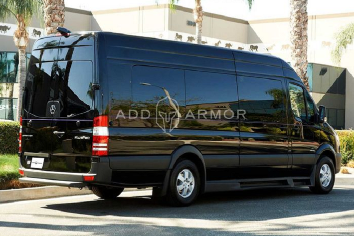 Giá gói độ AddArmor Mercedes-Benz Sprinter từ 28.000 USD (khoảng 648 triệu đồng), giá này chưa bao gồm các tùy chỉnh nội thất.