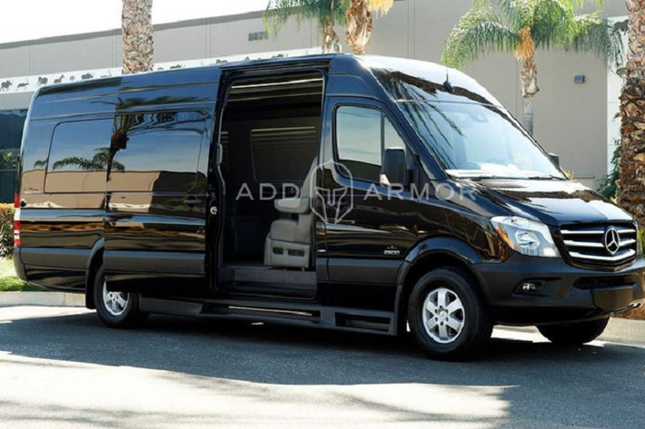 Chúng ta không còn xa lạ gì với những chiếc Mercedes-Benz Sprinter hạng sang được độ hào nhoáng nhưng để nói về cấp độ an toàn nhưng vẫn đủ sang trọng, tiện nghi thì có lẽ không chiếc Sprinter nào vượt qua được sản phẩm của AddAromor.