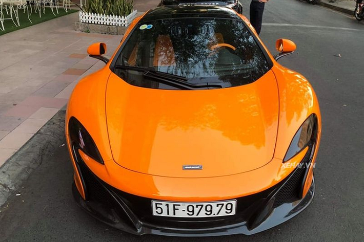 Siêu xe McLaren 650S Spider trong bài viết bài là một trong những chiếc McLaren đầu tiên cập bến Việt Nam. Ban đầu, xe thuộc sở hữu của đại gia Minh "nhựa", sau đó xe được bán lại cho một doanh nhân ở Quận 2, TP HCM. Tuy nhiên, ở thời điểm hiện tại, McLaren 650S Spider này đang được rao bán tại một showroom xe lớn ở Quận 7.