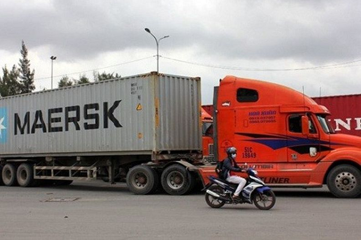 Hiện nay, các loại xe container, xe tải nặng đời mới đã được bổ sung thêm các loại gương lớn, gương cầu, để thuận tiện cho việc quan sát của các tài xế. Dù vậy, điều này cũng không thể làm triệt tiêu hoàn toàn điểm mù của xe, vì nó còn phụ thuộc vào góc đánh lái của tài xế. Khi xe quay đầu hoặc rẽ thì điểm mù sẽ nằm toàn bộ phía thân xe.