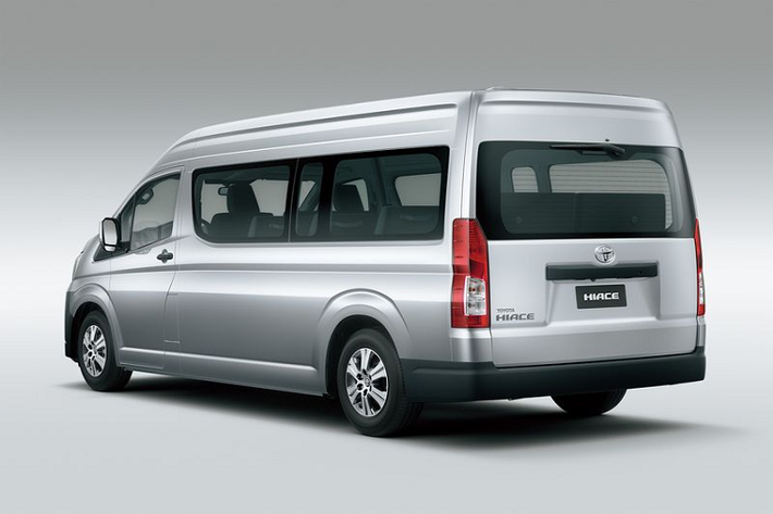 Về trang bị, Toyota Hiace 2020 tại Việt Nam dự kiến sẽ có các trang bị như ABS, 2 túi khí trước, hệ thống cân bằng điện tử và hệ thống hỗ trợ khởi hành ngang dốc...