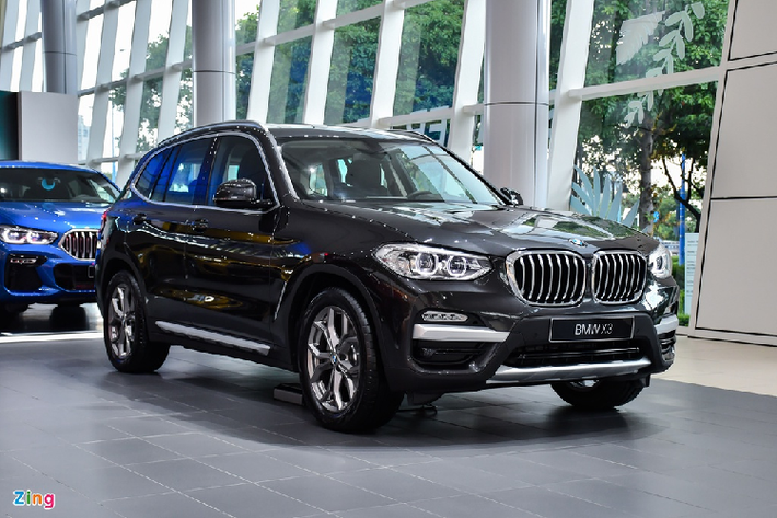 Tại Việt Nam, hai dòng xe gầm cao của BMW được người dùng ưa chuộng hàng đầu là X3 và X5. Trong đó, BMW X3 2020 mới với cấu hình 5 chỗ ngồi rộng rãi, thiết kế mạnh mẽ và nhiều tiện nghi cao cấp là lựa chọn nổi bật dành cho khách hàng trẻ khi chọn mua SUV thể thao hạng sang ở tầm tiền 2-3 tỷ đồng.