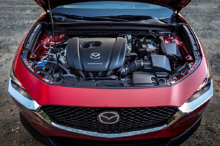 Chỉ vài tuần sau khi ra mắt Mazda 3 2021 dùng động cơ tăng áp, hãng xe Nhật tiếp tục giới thiệu mẫu xe Mazda CX-30 2.5 S 2021 làm mới thiết kế và trang bị thêm các tính năng tiêu chuẩn. Crossover mới không dùng động cơ tăng áp SkyActiv 2.5L của Mazda 3 mới, thay vào đó là động cơ hút khí tự nhiên 2.5L 4 xi-lanh có từ năm ngoái vẫn cho công suất 186 mã lực và 252 Nm.