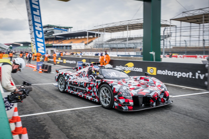 Toyota GR Super Sport 2021 mới sẽ tham dự giải đua Le Mans Hypercar Class năm tới. Đây cũng là lần đầu Toyota công khai bản mẫu (prototype) GR Super Sport trước khi giải đua Le Mans 24 Hours thứ 88 khởi tranh cuối tuần này.