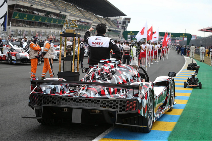 Siêu xe mới của Toyota sẽ do cựu tay đua Alex Wurz của Toyota Gazoo cầm lái. Thiết kế của Toyota GR Super Sport lấy cảm hứng từ mẫu xe đua TS050 Hybrid đã 2 lần thắng giải Le Mans.