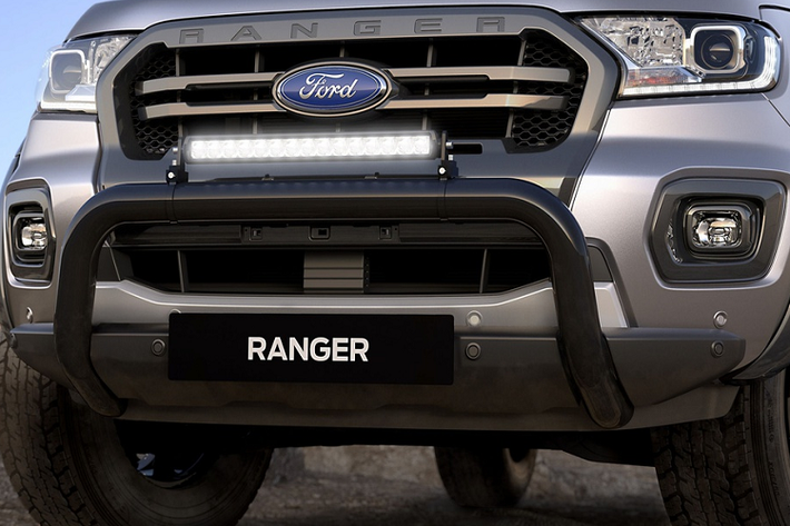 Ranger Wildtrak X được trang bị đèn chiếu sáng Bi-LED. Hệ thống đèn mới này giúp tăng khả năng chiếu sáng thêm 17-20% so với đèn LED thông thường. Ford cũng bổ sung thêm một thanh LED trợ sáng gắn ở cản trước.