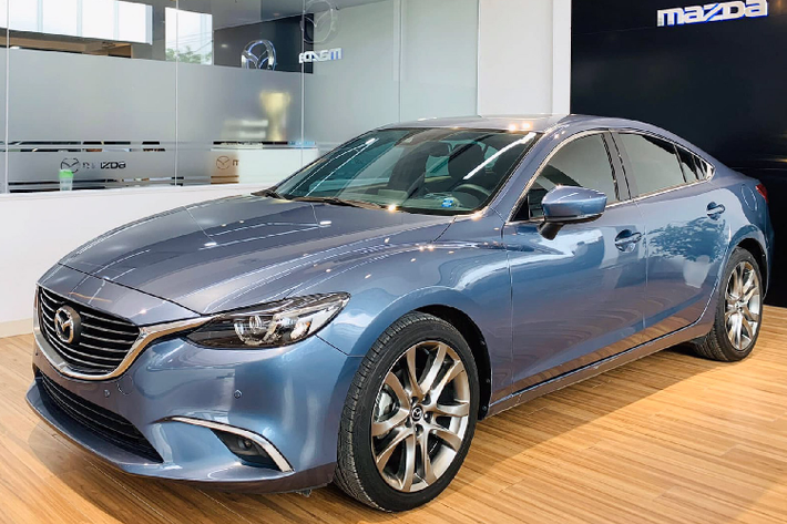 Theo thông tin từ nhân viên kinh doanh của Mazda, chiếc Mazda6 bản 2.5 Premium cao cấp nhất này đang được thanh lý tại một đại lý với mức giá 855 triệu đồng, tức rẻ hơn xe mới 164 triệu đồng. Hiện tại, Mazda6 Premium đang có giá bán niêm yết 1,019 tỷ đồng.