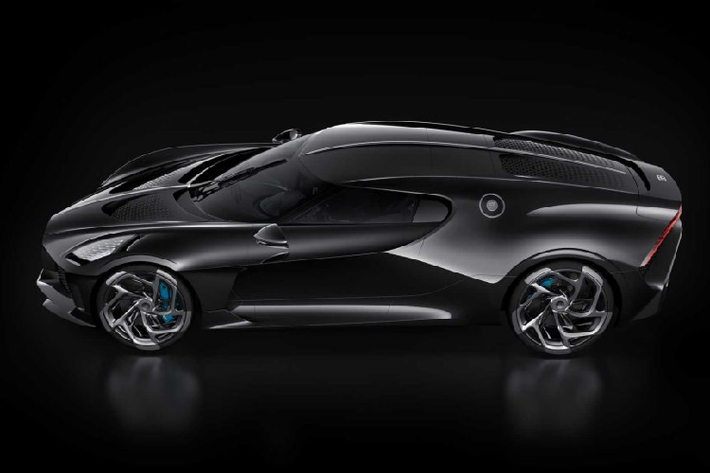 4. Bugatti La Voiture Noire Đây là một mẫu xe đình đám, gây nhiều tiếng vang khi được ra mắt tại triển lãm Geneva Motorshow 2019 với mức giá “khủng” cùng danh hiệu chiếc xe sản xuất mới được bán với mức giá đắt nhất từ trước đến nay. Chiếc xe này được “mệnh danh” là hậu duệ của huyền thoại Type 57 SC Atlantic-chiếc xe của Jean Bugatti đã bị thất lạc trong thế chiến thứ II.