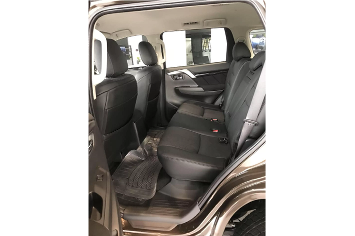 Tại Việt Nam, dòng xe Mitsubishi Pajero Sport thường là lựa chọn của nhóm khách hàng mua SUV 7 chỗ để phục vụ cho gia đình hơn là chạy dịch vụ.