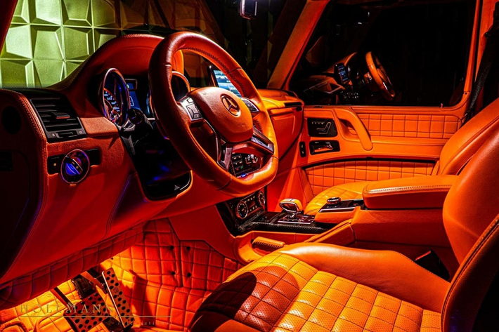 Dựa theo những nguồn tin trước đây, giá xe Mercedes-AMG G63 6x6 khoảng 1,5 triệu USD, và đó là đủ bằng một nửa Bugatti Chiron hoặc một căn nhà cực đẹp tại nhiều nơi trên thế giới. Thế nhưng chiếc xe mà chúng ta có ở đây lại rẻ hơn một chút. Hallmann International, một showroom đầy những chiếc xe đắt giá nhất ở Đức, mới đây đã giới thiệu con quái vật này với cái giá 800.000 euro (hơn 20 tỷ đồng) không bao gồm thuế.