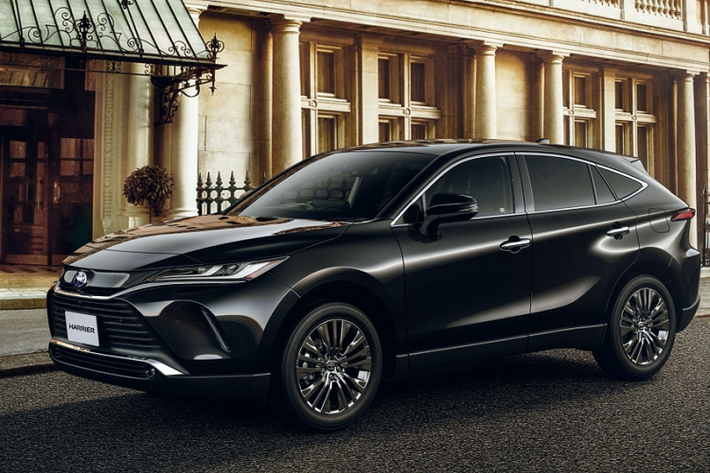 Phiên bản Toyota Harrier/Venza 2021 này là thế hệ thứ 7 của xe. Harrier được phát triển trên khung gầm TNGA (GA-K) mới của Toyota. Ngoại hình xe mới mẻ và hiện đại nhưng vẫn rất sang trọng.