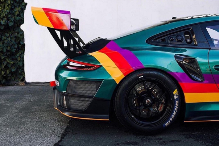 Chính vì là một chiếc xe dành cho đường đua nên 911 GT3 RS Clubsport sở hữu những chi tiết khác biệt như ngoại thất với phần cánh gió cao, cản sau được thiết kế lại cũng như phần cản trước được trang bị thêm một số chi tiết như cánh lướt gió, mui xe phía trước có lỗ thông hơi và một số tiện ích bổ sung khí động học.