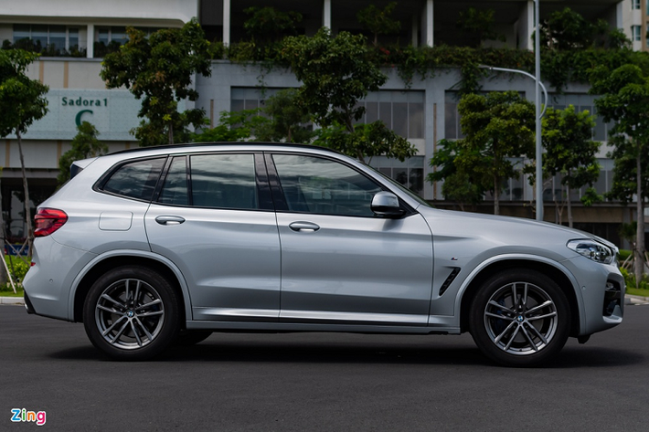 Trong số các biến thể BMW X3 kể trên, phiên bản cao cấp nhất xDrive30i M Sport sở hữu ngoại hình thể thao hơn cùng danh sách tính năng tiện nghi, vận hành vượt trội. Còn lại, cả 3 có cùng thông số kích thước với dài x rộng x cao lần lượt 4.708 x 1.891 x 1.676 (mm) và chiều dài cơ sở đạt 2.864 (mm).
