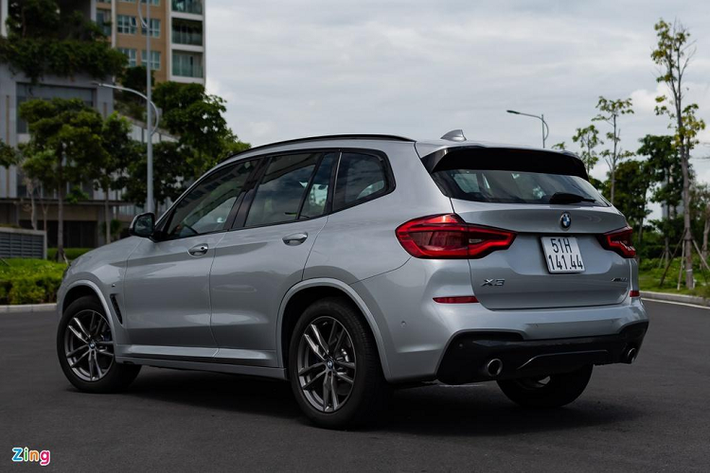 BMW X3 thế hệ thứ 3 mang tên mã G01 bắt đầu được bán tại Việt Nam từ giữa năm 2019. Xe được Thaco nhập khẩu và phân phối với 3 phiên bản gồm X3 xDrive20i, X3 xDrive30i xLine và X3 xDrive30i M Sport.