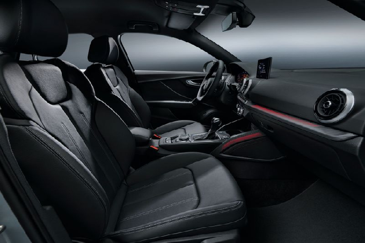 Audi Q2 2021 được trang bị động cơ xăng TSI Evo 1.5L 4 xi-lanh, sản sinh công suất 150 mã lực và mô-men xoắn cực đại 250Nm. Động cơ này có công nghệ ngắt xi-lanh theo yêu cầu với khả năng vô hiệu hóa tạm thời các xi-lanh thứ hai và thứ ba khi tải động cơ thấp. Mức tiêu thụ nhiên liệu của xe được đánh giá ở khoảng 5,1 - 5,4 lít / 100 km. Audi Q2 TSI Evo 1.5L được đi kèm với hộp số sàn sáu cấp tiêu chuẩn hoặc tùy chọn hộp số ly hợp kép S tronic bảy cấp, cùng hệ dẫn động cầu trước tiêu chuẩn và tùy chọn dẫn động 4 bánh toàn thời gian quattro.