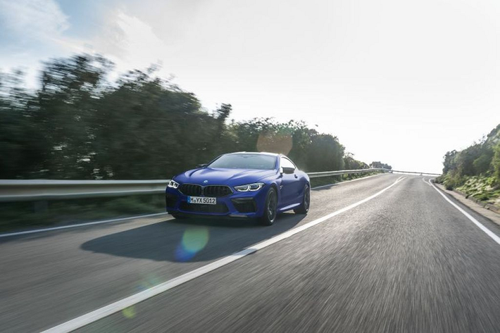 Cuối cùng, chiếc M8 này sẽ được cung cấp với 2 phiên bản bao gồm Convertible và dòng Gran Coupe 4 cửa. Giá xe BMW M8 Competition Coupe từ 17.999 triệu bạt Thái (tương đương 12,9 tỷ đồng)