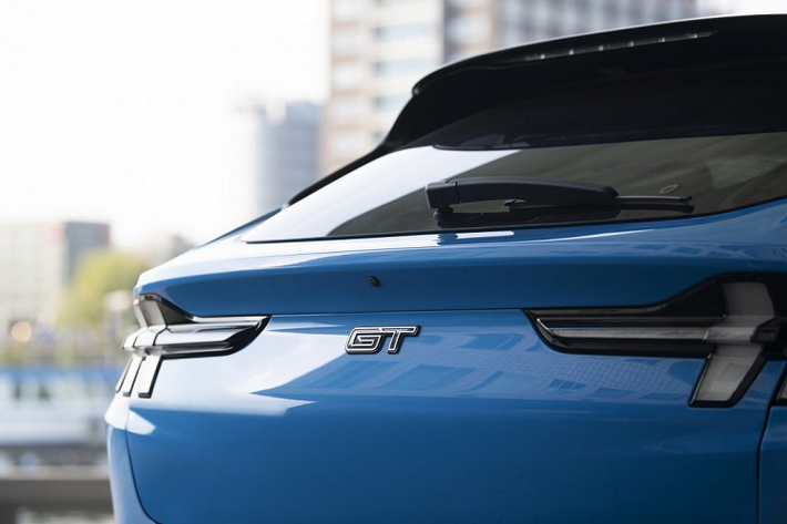 Cùng lúc với việc công bố Mustang Mach-E GT tại châu Âu, Ford cũng đã “chào sân” chiếc Mustang Mach-E 1400 tại Rotterdam, Hà Lan.