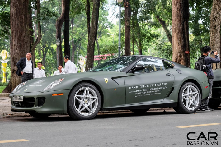 Về nước cuối tháng 8/2009, Ferrari 599 GTB hàng hiếm này từng gây sốt trong cộng đồng yêu xe Việt. Tại thời điểm cập bến thủ đô Hà Nội, xe sở hữu lớp sơn đỏ Rosso Corsa đặc trưng của hãng siêu xe Ý nhưng sau một thời gian sử dụng, xe đã được chủ nhân bán lại cho Tập đoàn cà phê Trung Nguyên và kể từ đó, tần suất xuất hiện trên đường phố dần trở nên ít ỏi.