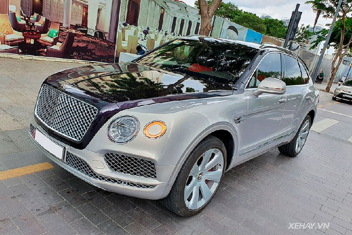 SUV siêu sang Bentley Bentayga chắc chắn là một cái tên đã không còn xa lạ với bất cứ dân mê xe nào. Mẫu SUV Anh Quốc tuy mới ra mắt chưa lâu nhưng đã nhanh chóng tạo được niềm tin, vị thế và đẳng cấp của mình trong lòng công chúng.