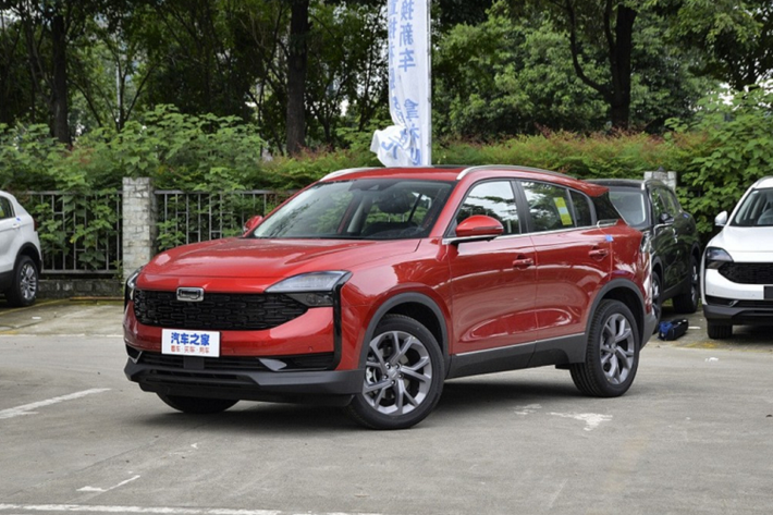 Mẫu xe Qoros 7 thế hệ mới có hai tùy chọn động cơ gồm tăng áp dung tích 1.6 lít với 214 mã lực và 280 Nm mô-men xoắn cực đại, và tăng áp dung tích 1.8 lít với 231 mã lực và 300 Nm mô-men xoắn cực đại. Chúng sẽ hoạt động phối hợp với một hộp số DCT 7 cấp và hệ dẫn động 4 bánh. Kích thước của Qoros 7 là dài 4.679 mm, rộng 1.897 mm, cao 1.679 mm, và trục cơ sở 2.720 mm.