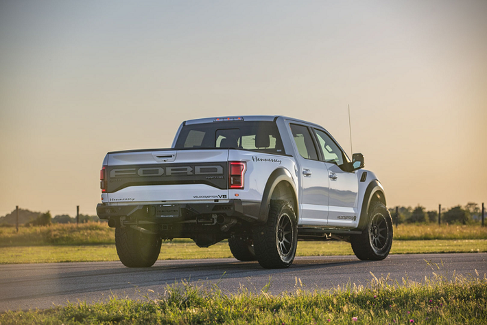 Ford F-150 thế hệ mới nhất sẽ ra mắt vào mùa thu năm nay, trong khi đó phiên bản Raptor mới có thể sẽ vẫn chưa được tiết lộ. Mẫu bán tải F-150 mới dự kiến sẽ giữ lại động cơ tăng áp kép 3,5 lít của Ford với công suất 450 mã lực và momen xoắn cực đại 691 Nm.