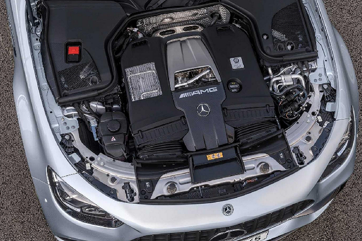 Hộp số DCT Speedshift 9 cấp truyền lực cho cả 4 bánh. Do đó, xe có thể tăng tốc từ 0-96km/h chỉ trong 3,3 giây đối với bản sedan và 3,4 giây đối với bản wagon.